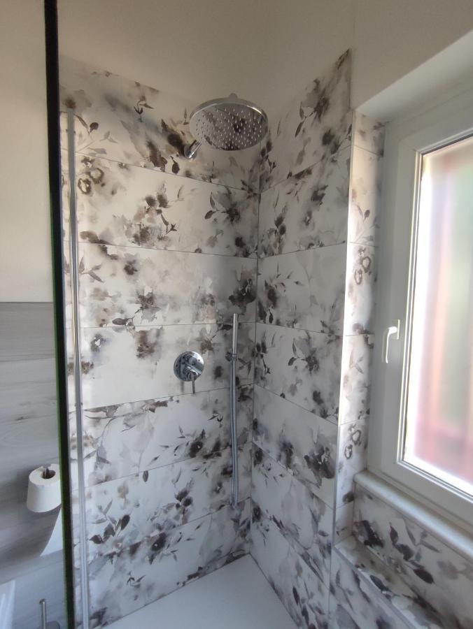 Vista Lago Lecco - Neiade Guest House Pescate Exterior photo